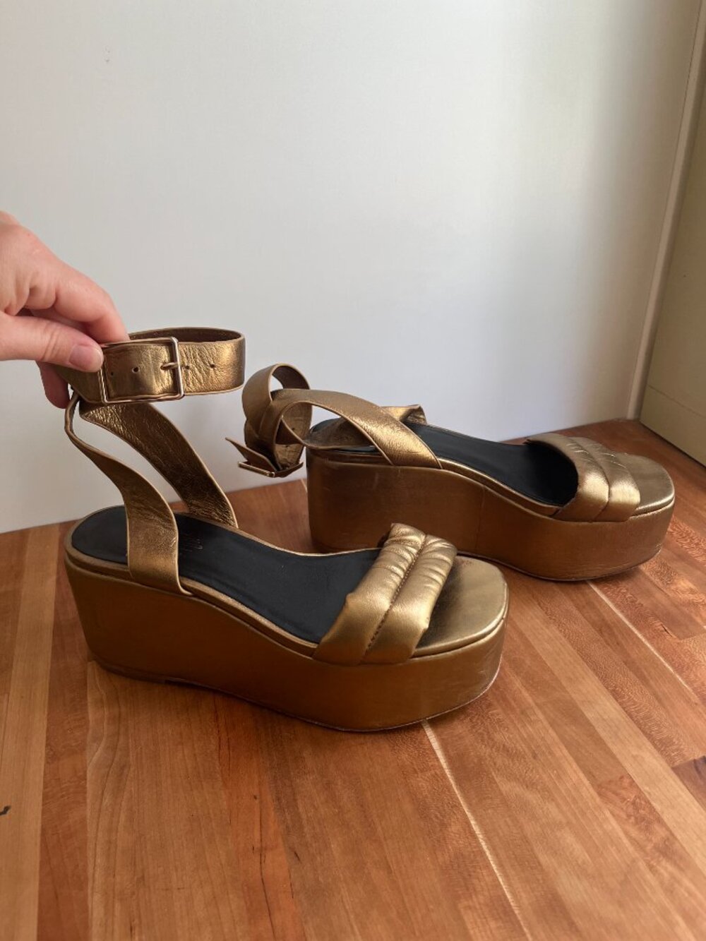 Charlotte Stone Metallic Gold Platform Wedge Sa - Picture 2 of 8